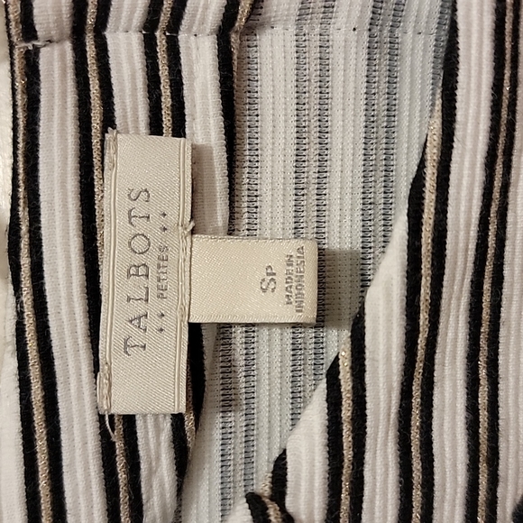 ☀️ ✅️ Talbots Top ( SP) - Picture 2 of 6